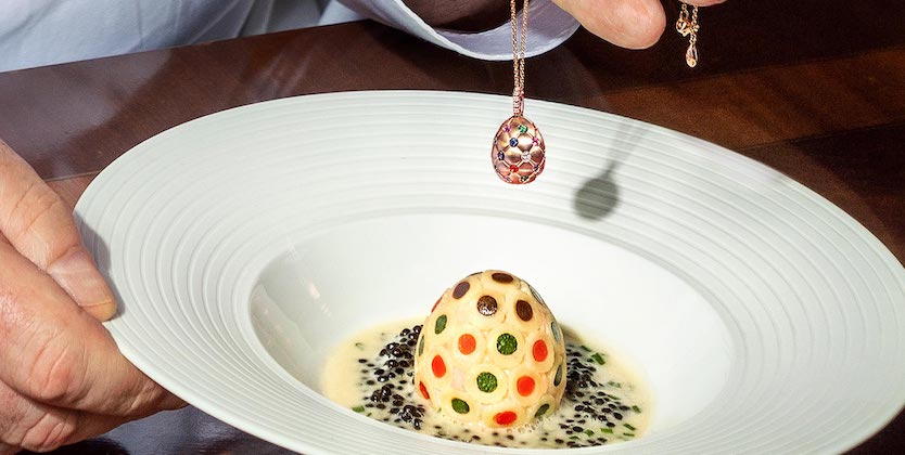 From a cracking eggscentric menu to an edible Fabergé egg inspired dish...discover where to dine out this #Easter
urbanologie.com/article/9819-d… with <a href="/theritzlondon/">The Ritz London</a> <a href="/Boisdale/">DuBoisDale</a> <a href="/SearcysGherkin/">Searcys at The Gherkin</a> 🍽️