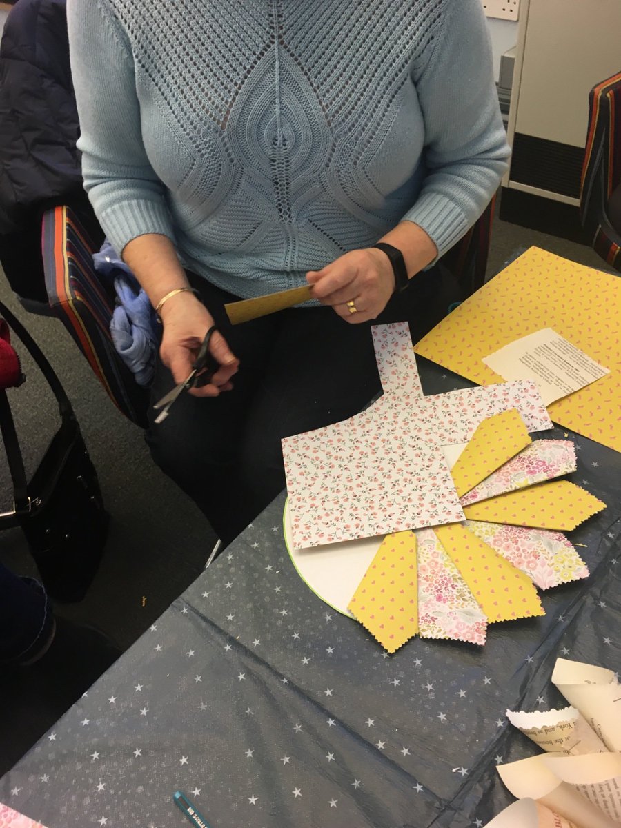 gateslibraries's tweet photo. Another brilliantly #creative ART DIAMONDS session at Central Library this afternoon #recycling #creativity #funinretirement #lovelibraries @64M_Artists @chris_cmy @KarolynneHart @LibraryFriendsx #joinus https://t.co/USDQFehMLS