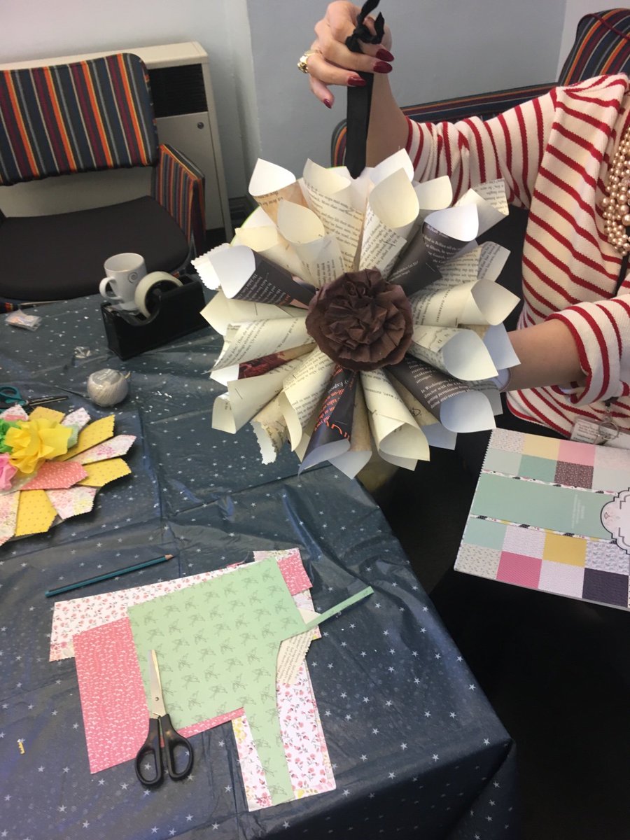 gateslibraries's tweet photo. Another brilliantly #creative ART DIAMONDS session at Central Library this afternoon #recycling #creativity #funinretirement #lovelibraries @64M_Artists @chris_cmy @KarolynneHart @LibraryFriendsx #joinus https://t.co/USDQFehMLS