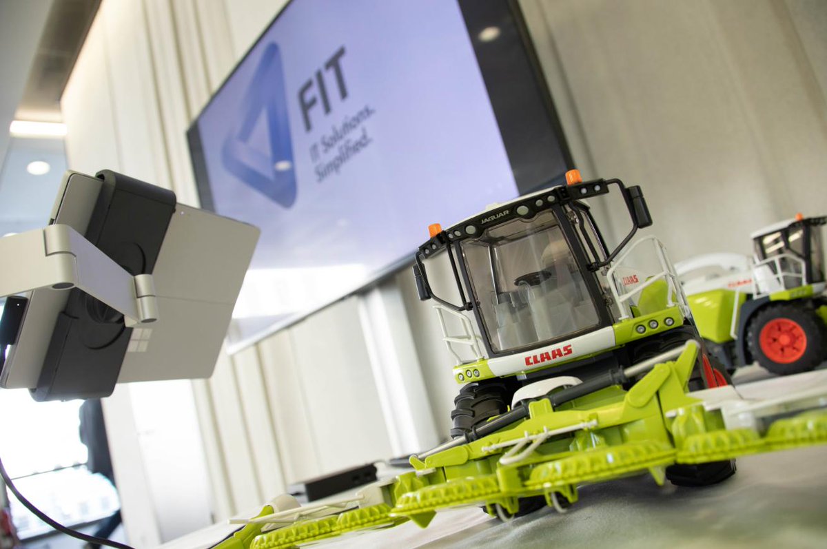 SyntaxSystemsDE's tweet photo. #CID19: Cognitive #AR meets @SAPdach - #KI, AR & SAP Digital #Manufacturing intelligent kombiniert. #SAPME CLAAS Use-Case
#IIoT Whitepaper zum Download: https://t.co/oLc8XMdxf7 https://t.co/Qj3MKa3k3G