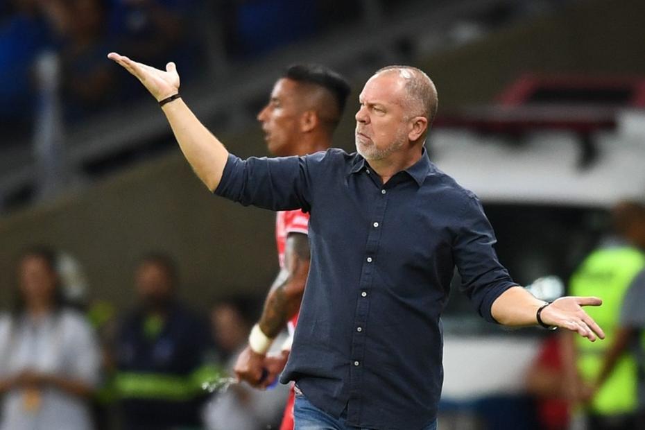 auto_tempo's tweet photo. Cruzeiro vai priorizar final do Mineiro: 'força máxima para ser campeão' #SuperFC #Mineiro2019 #ManoMenezes #Cruzeiro #Título #Forcatotal #Prioridades
https://t.co/bYmtSYZ1ET https://t.co/sJvwABo2PQ