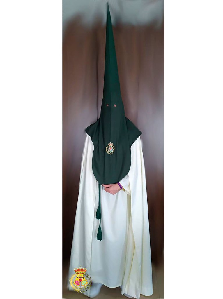 Uno de los estrenos más importantes de este año es la incorporación de la capa de sarga a nuestra túnica de nazareno, tal como se podían ver antiguamente. 
Este año se han realizado las primeras 10 capas que portarán las insignias, presidencias y diputados de ambos cortejos.