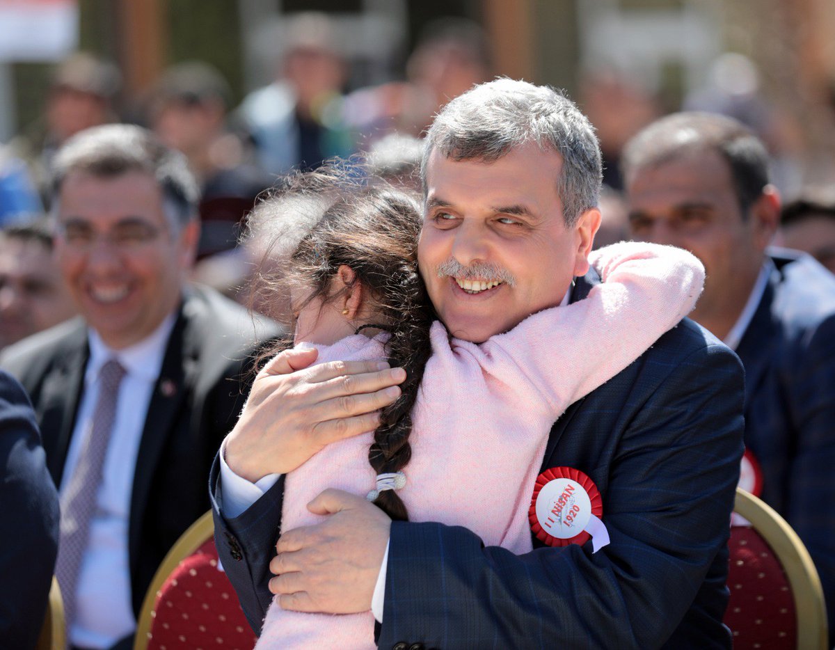 zabeyazgul's tweet photo. Çocuk dünyanın her yerinde masumiyetin simgesidir. Çocukların masumiyeti bizleri daha aydınlık daha müreffeh bir gelecek inşa etmek konusunda yönlendiriyor. https://t.co/KPJ09qS1bX