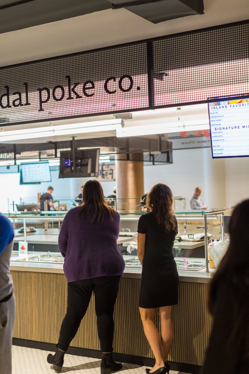 HarborsideJC's tweet photo. The lines are starting to form! Come to Harborside's District Kitchen to see what we have cookin'!
Pictured here is @TidalPokeCo, where they serve delicious, fresh bowls of poke!
#JerseyCity #HarborsideJC #DistrictKitchen #JerseyCityFoodies https://t.co/6wTNXZ9PtH