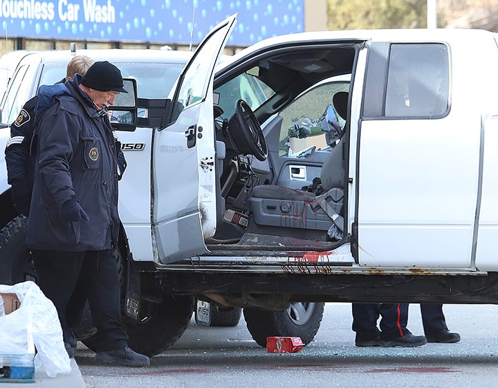 SudburyStar's tweet photo. The Special Investigation Unit and the Greater Sudbury Police are on the scene of an incident at the Esso gas station on Regent Street in Sudbury  on Thursday.  The SIU was called in after a 22-year-old man was injured when GSPS attempted to arrest him on Wednesday. https://t.co/FdzmAYOrpV
