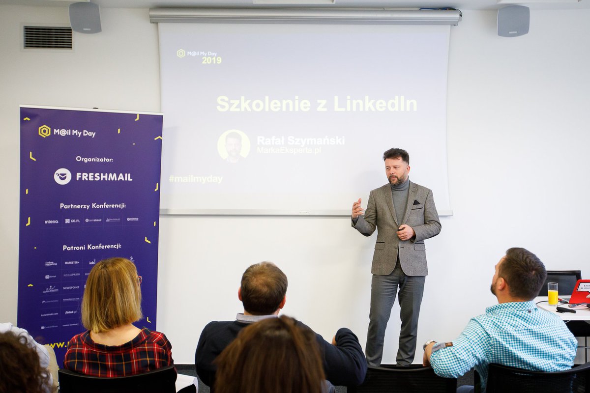 MailMyDay's tweet photo. Już po #MailMyDay i wracamy do Krakowa. Zmęczeni, ale szczęśliwi.:) Dzięki wielkie, że spędziliście z nami te 2 dni. 

Podrzucamy jeszcze parę zdjęć z dzisiaj. Szerszą relacje znajdziecie na naszym fanpage na Facebooku.

Do zobaczenia! :) 
#wracamy #ZWarszawyDoKrakowa https://t.co/2rXRHgapLn