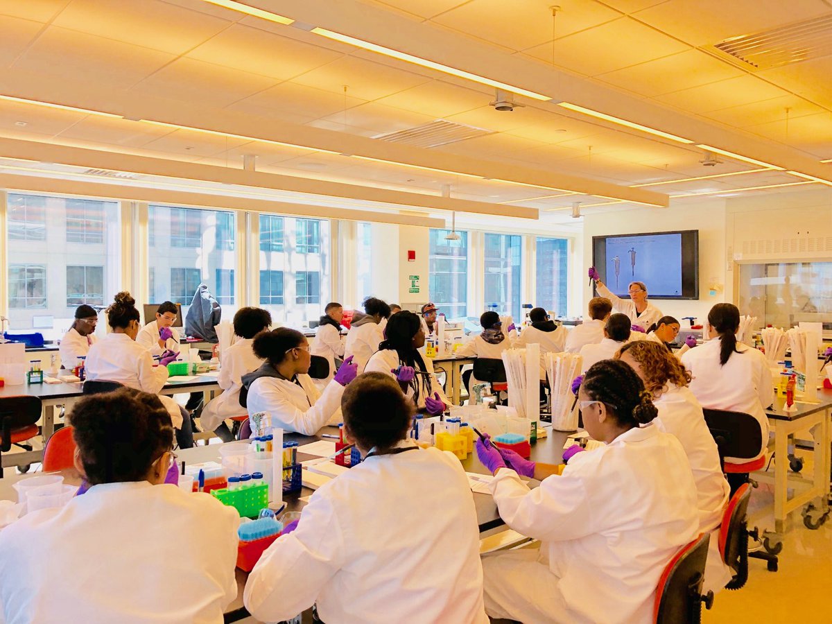 EdieStringfello's tweet photo. With the wonderful students from @BostonSchools #NewMissionHS & inspiring @VertexPharma employee volunteers during the @MassBioEd ๐๐ฎ๐ฟ๐ฒ๐ฒ๐ฟ ๐๐
๐ฝ๐น๐ผ๐ฟ๐ฎ๐๐ถ๐ผ๐ป ๐๐ฎ๐ at Vertex Learning Lab!
@melodieknowlton @MassBio #WorkInSTEM #STEAMed #LSWF2019Conf https://t.co/qaZpMVLH0m