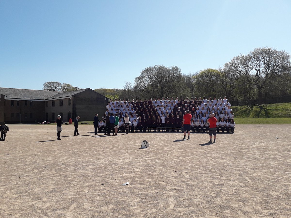 NeilHTempest1's tweet photo. Great afternoon with @StuartDodds3 at @gowertonschool Y11 &amp; Y13 you all looked fantastic #LookingGoodWithTempest https://t.co/aaUW0LGELo