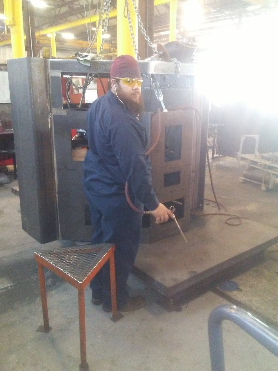 LlcBliss's tweet photo. Just a few of the guys behind the scene! These men work so hard to make the best #mills for our customer! Give us a call to get a quote for your companies needs! #hammermill #pelletmill #crumbler #pellets #Blissindustriesllc https://t.co/Uy3bWqePgo
