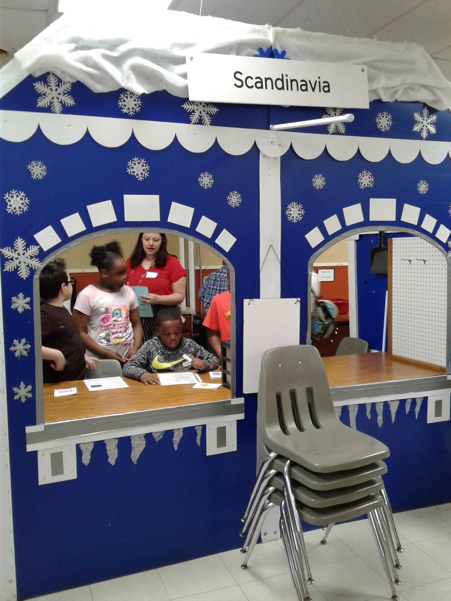 Forney4th's tweet photo. Blue Springs School of Economics 4th Grade learning about production, sales, and Financing. Talk about relevance. @Forney4th @MrCTaylorHMC @adatschefski @CompassHMC1 #HMC1_4Rs https://t.co/vhljMsD6wB