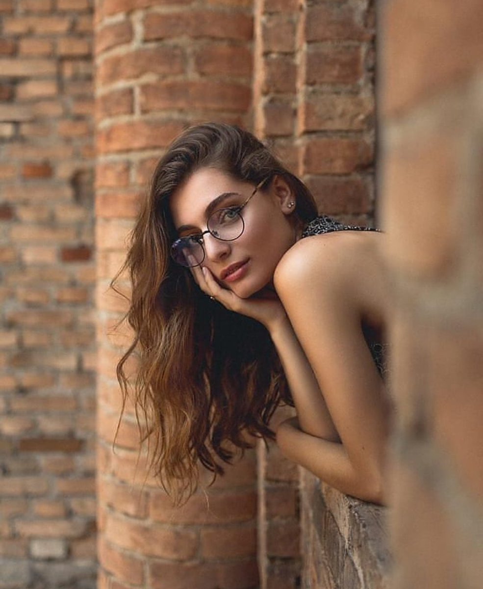 İnanmak var olmaktır, bilirsin..
İnandığımız şeyler için yaşayalım..
Nice sabahlar, nice aydınlıklar..
Gelecek nice iyi günler için yaşayalım...!

             Ümit Yaşar Oğuzcan 

İyi akşamlar...