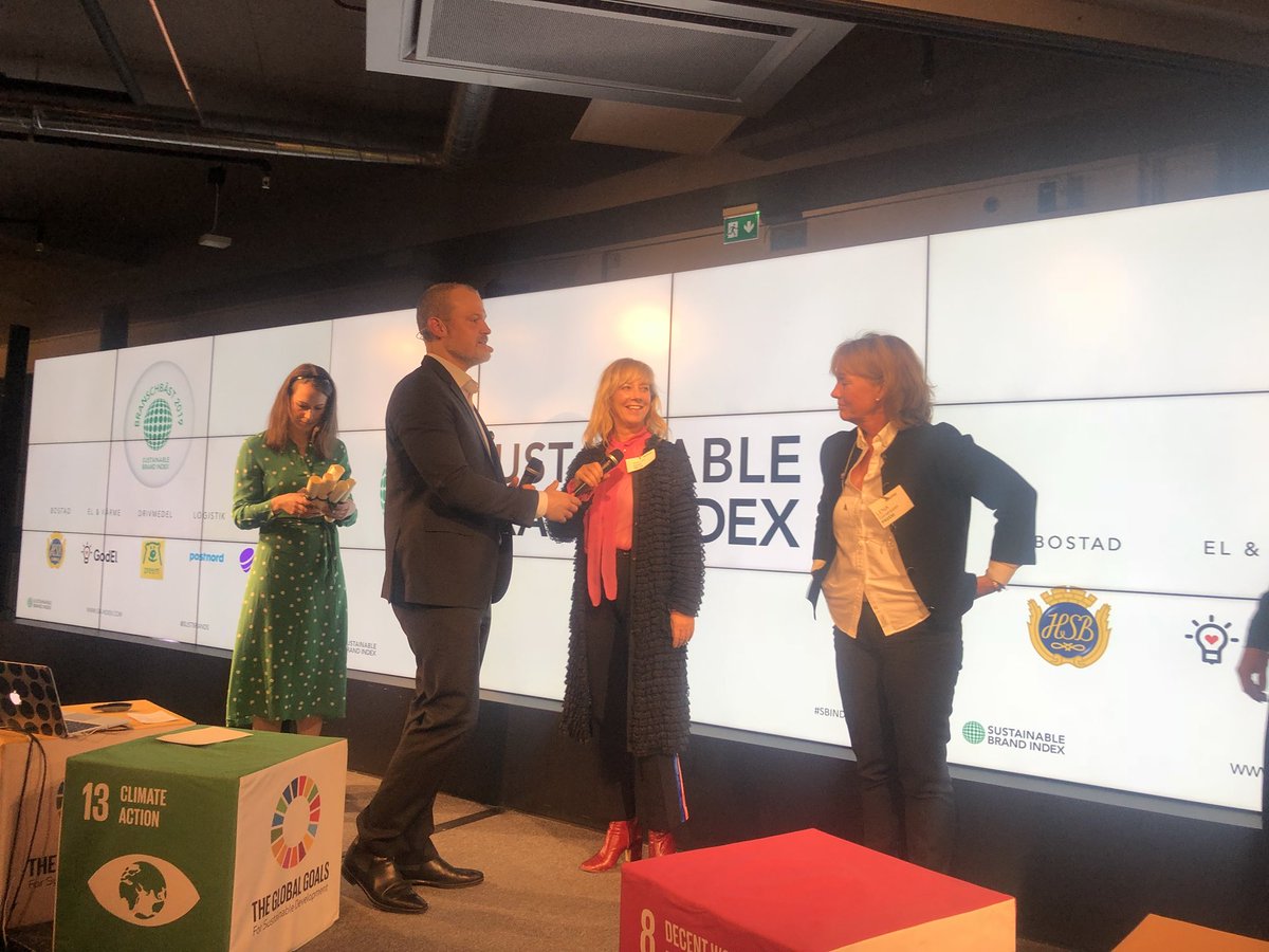 <a href="/TeliaSverige/">Telia Sverige</a> branchbäst inom Telekom 2019 på #sbindex19 
Så himla kul! Hållbarhet på riktigt!
<a href="/annegrogulla/">Anne Gro Gulla</a> på plats o mottager priset⭐️