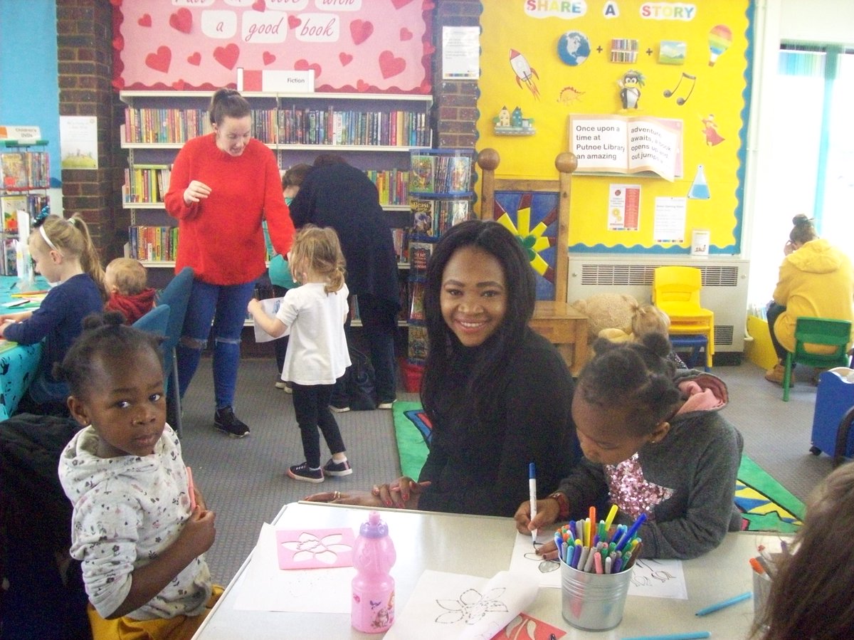 BedsLibraries's tweet photo. The younger customers at #PutnoeLibrary have been having a fantastic time this week producing feathered magnets, fabric art flowers and stained glass mini beasts. If you've been to any of our libraries activities, don't forget to share your photos & experience with us! https://t.co/7Ycxpk1cch