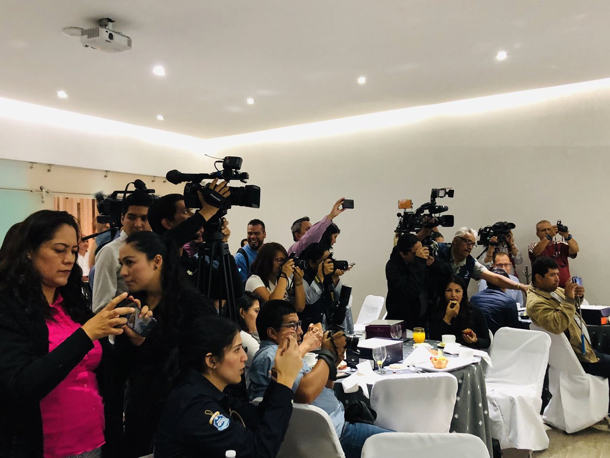 SAPICAmexico's tweet photo. Agaradecemos enorme la promoción, difusión y apoyo de los medios durante todo el evento y cierre de #sapica80 ustedes son parte del éxito 👏🏼✨ @turismo_leon @ocvleon @Leonmxoficial @SDESGTO @COFOCE @shoesfrommexico https://t.co/mxfExL7LJV