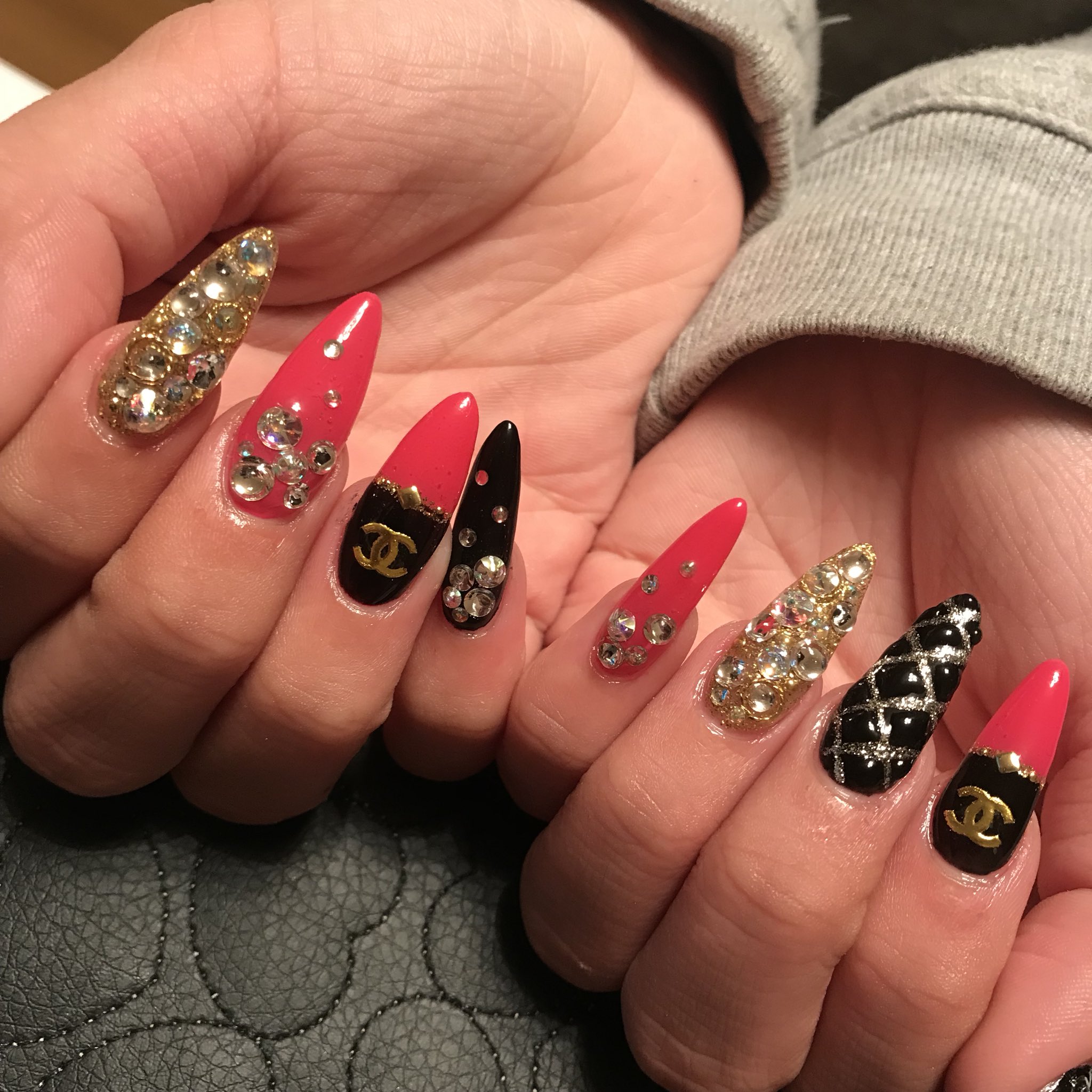 R Nail ジェルネイル スカルプチュア ストーン埋め尽くし リップネイル ギャルネイル ブランドネイル T Co O4dt8dbv36 Twitter