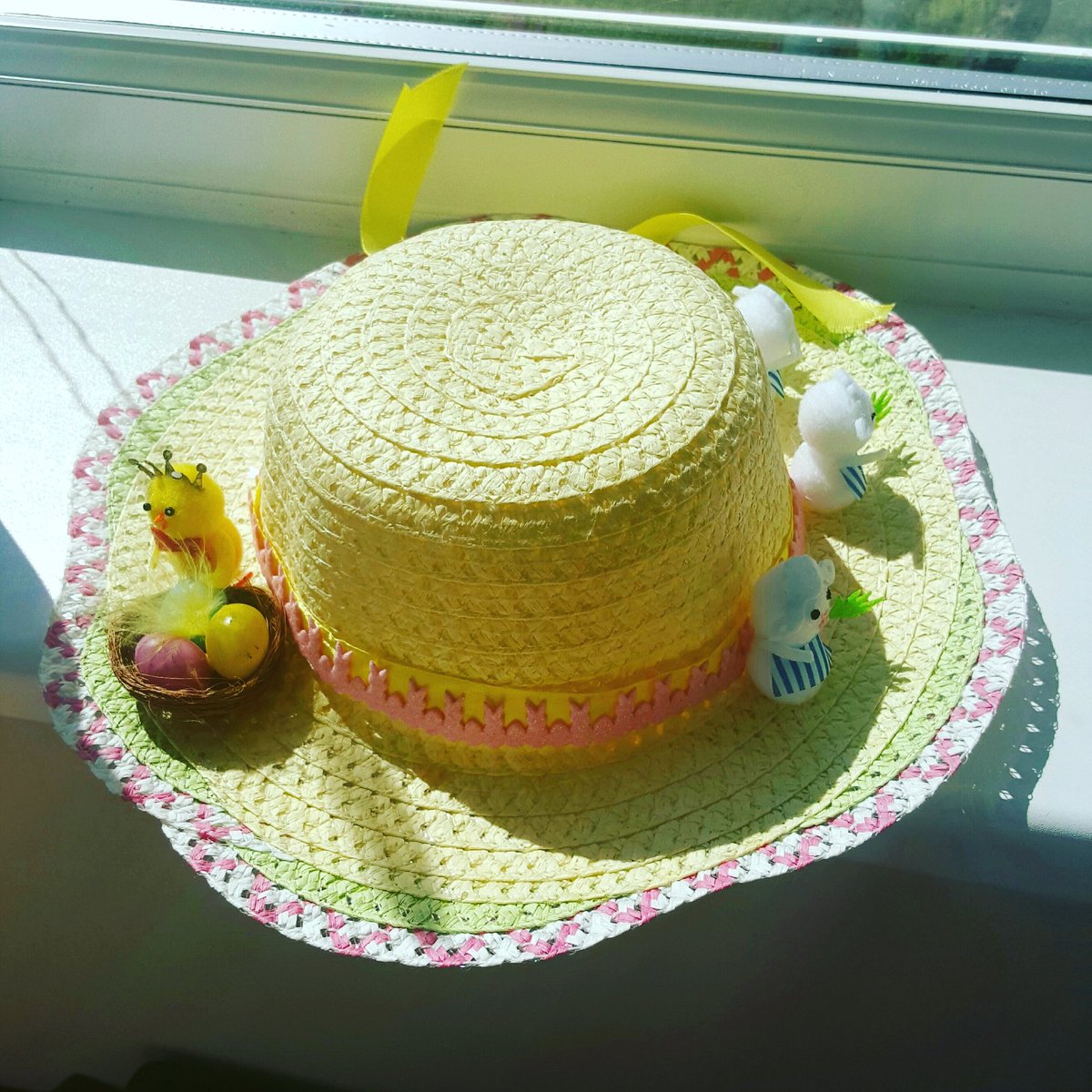 Lovely afternoon @NotaroCare #AspenCourt today. We sang &amp; swayed, smiled &amp; laughed together. It was lovely seeing familiar faces &amp; new ones too - all in good spirits 💕 Definitely feeling more like my 'ole self'! 
Their Easter Bonnets put mine to shame! Where's the glue gun?!