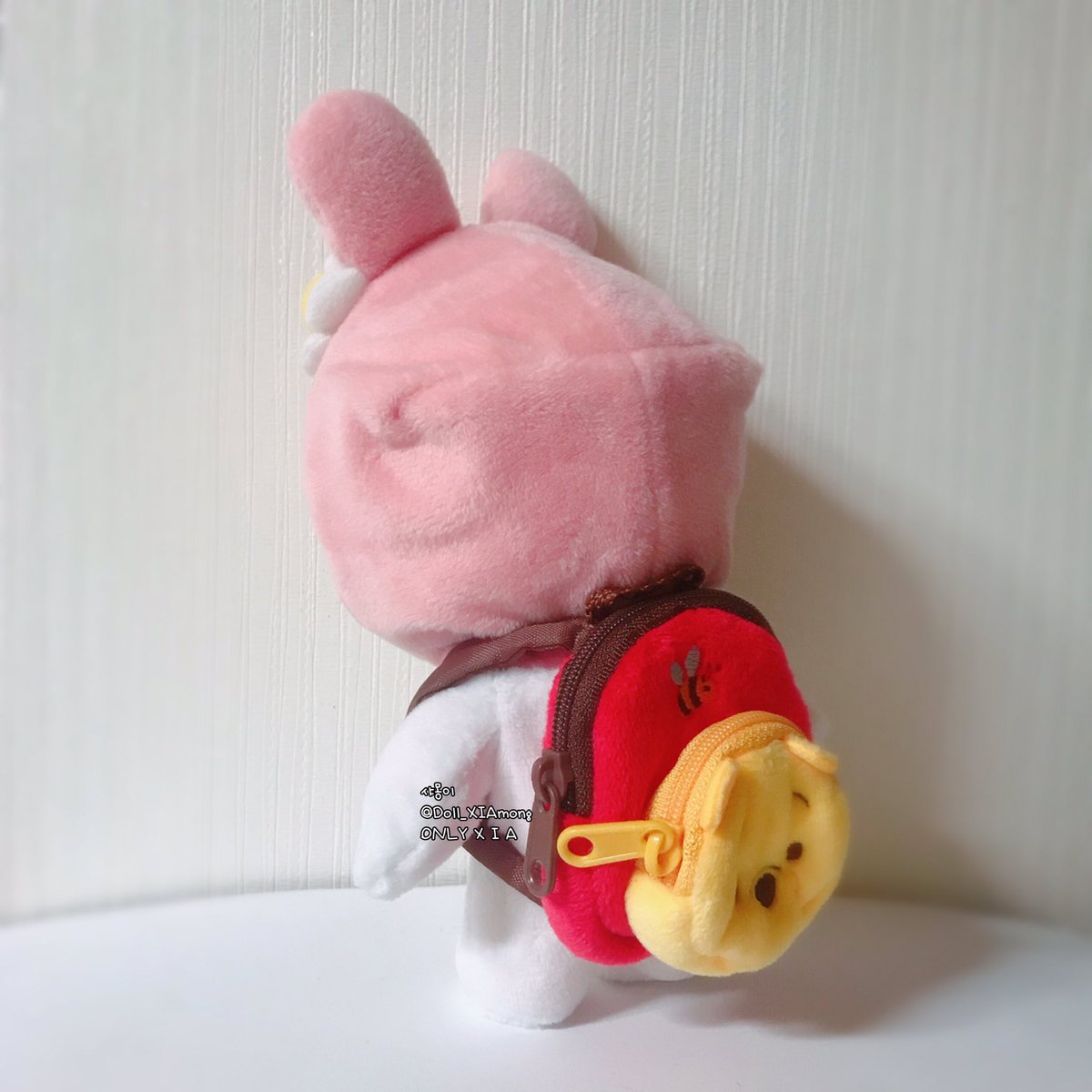 오늘의 #샤몽이 
야무지게 가방메고 여행 떠난 샤몽이의 씩씩한 뒷모습