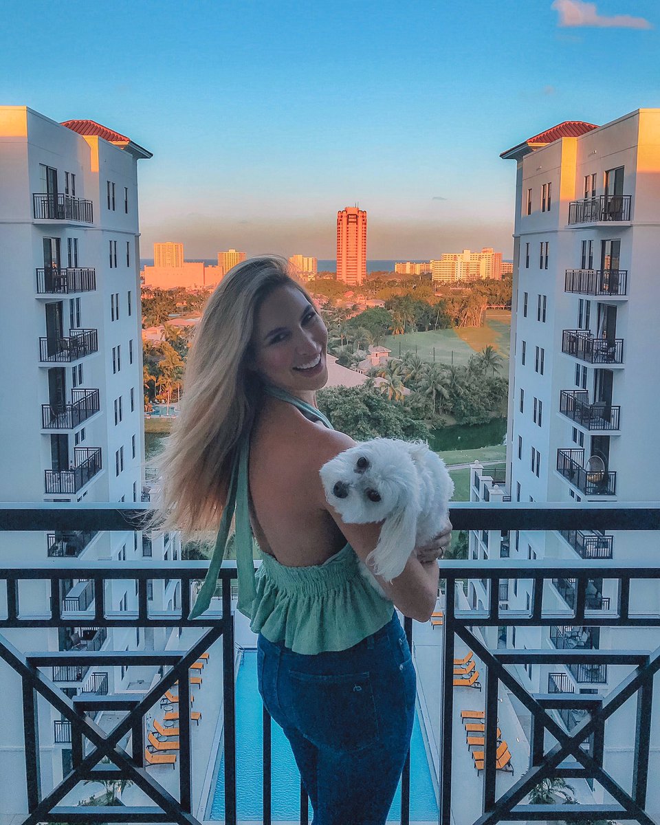 Brady &amp; I are turning our backs!! 💞 I’m so excited to announce that I am joining <a href="/Petco/">Petco</a> by turning my back on artificial ingredients in all pet food!! #ad 👉🏼To learn more go to petco.com/betternutrition and join us in turning your back! #TurningOurBacks