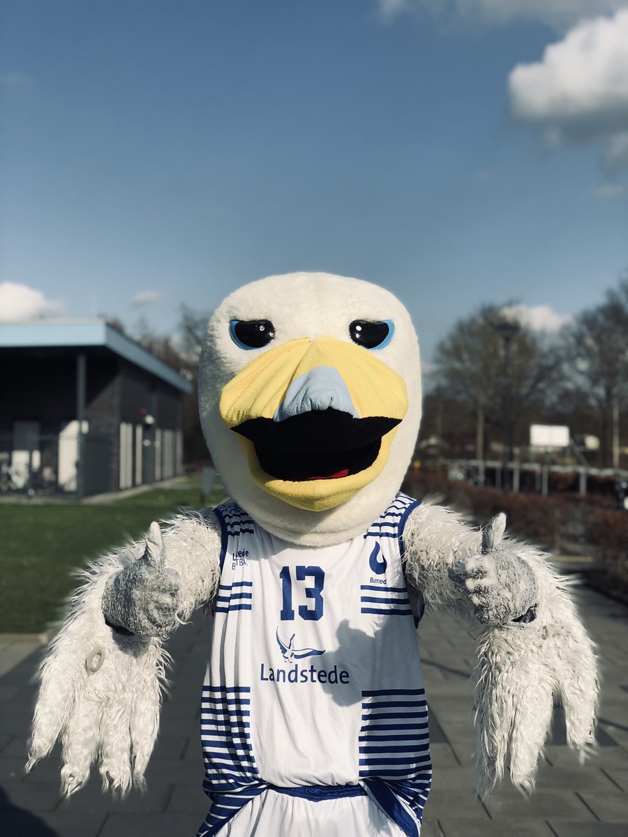 👑 Leuk weetje! Vrijdag vinden op verschillende basisscholen in Zwolle en omgeving de Koningsspelen plaats! Wist je dat er in totaal zo’n 950 @landstede_sb studenten bij betrokken zijn? In samenwerking met <a href="/SportService038/">SportService Zwolle</a> @CaloZwolle <a href="/Gemeente_Zwolle/">Gemeente Zwolle</a> #Koningsspelen2019