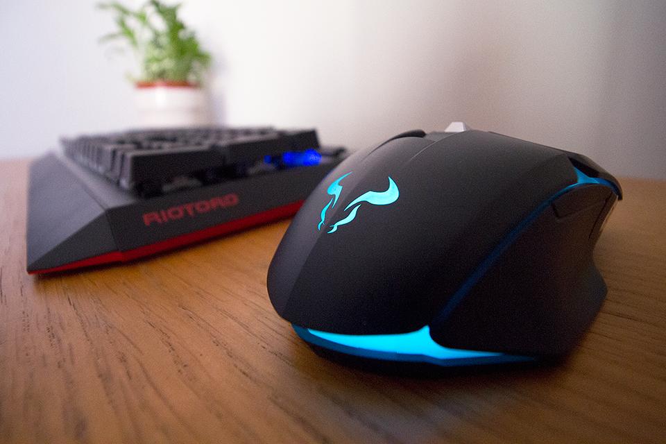 With the RIOTORO Aurox 10000 DPI optical sensor and the Ghostwriter's Cherry MX switches and on-key programmable RGB lighting, these two make the perfect gaming peripheral combo! 🖱️⌨️