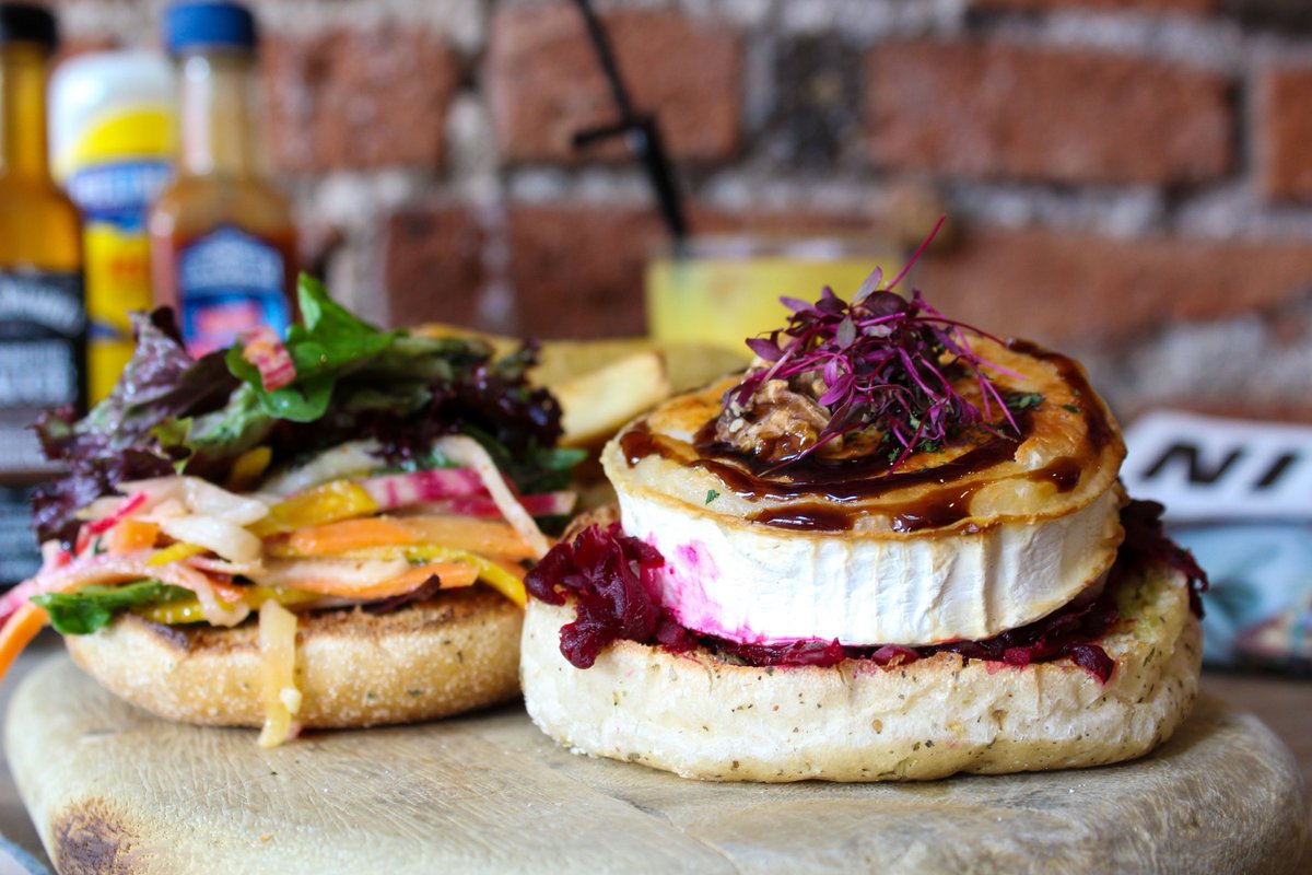 As always every Thursday we do have:

✓ 25% off our premium G&amp;T's between 6-8pm!
✓ Burger Thursday's 6-10pm!
Burger and a house drink for £10!

come and get some #Bristol
