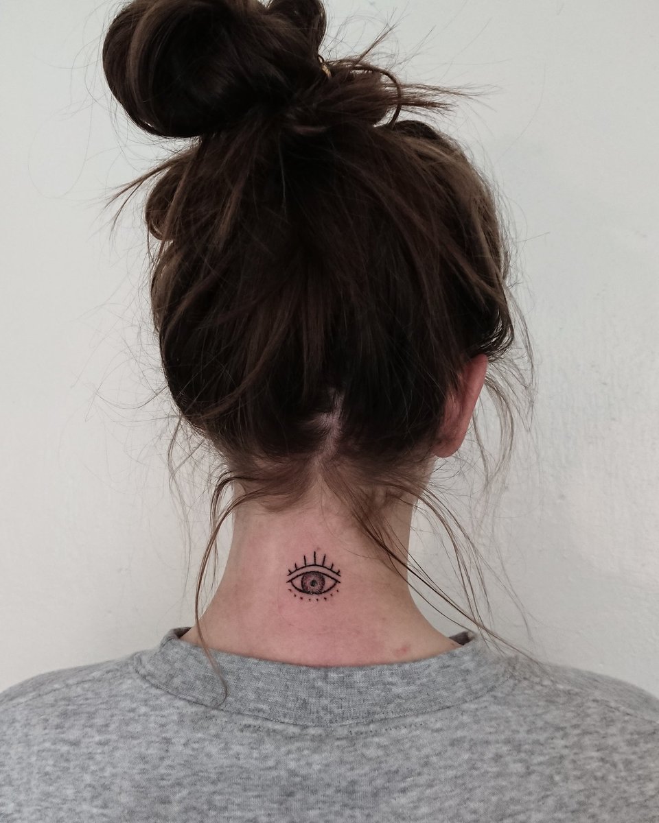 _Mayabeille's tweet photo. Jsais pas si qqun va voir ce tweet mais si c'est le cas svp aidez moi à gagner en visibilité..Je réalise des tatouages en handpoke (sans machine) dans les Alpes Maritimes. J'ai un grand nombre de flash dispo et mes aiguilles n'attendent que vous..    (le1er n'est pas fini) https://t.co/SEh5U7dsVf