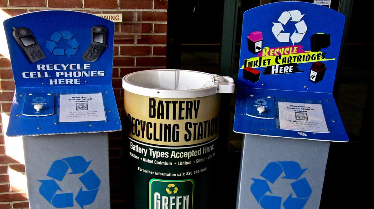 BoardmanTwp's tweet photo. Own an old printer or cell phone?
You can recycle them at the Boardman Township Administration building. https://t.co/vK1c0XKHy8