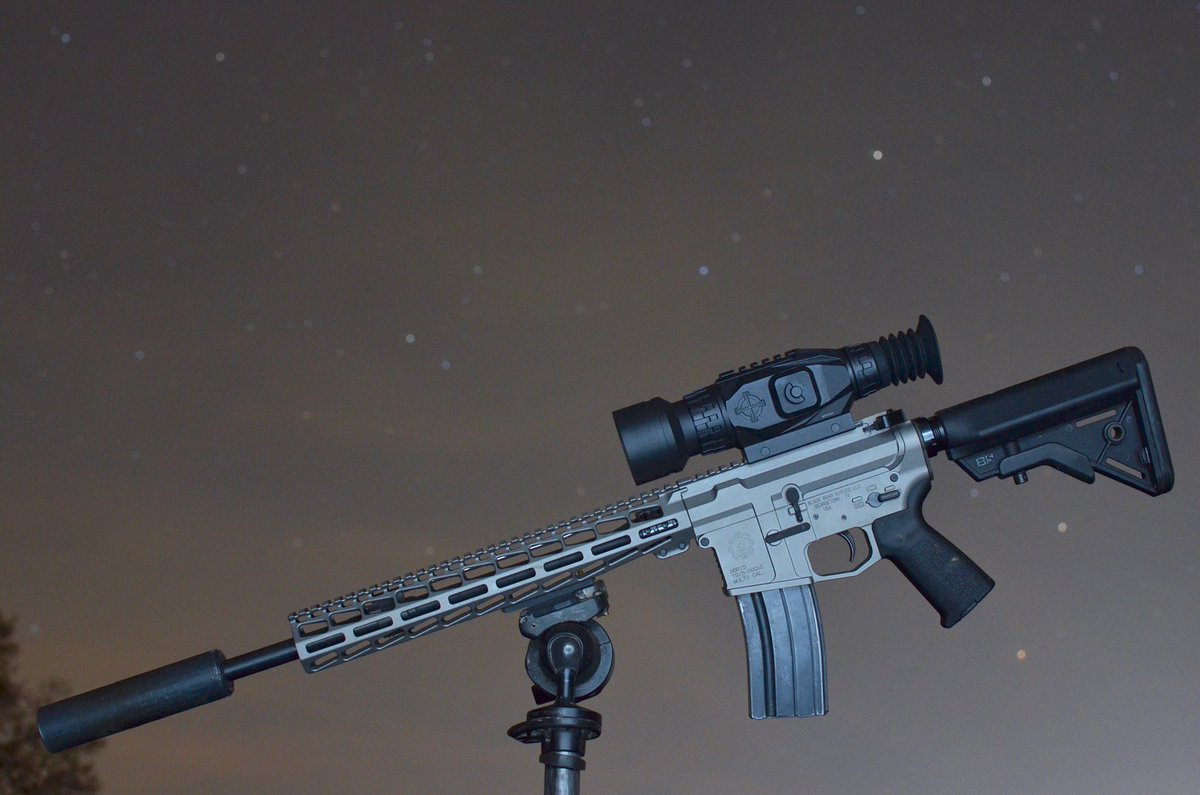 Sightmark's tweet image. The Wraith HD is looking awfully ominous on this brand new Black Boar Rifles build. What rifle do you have yours mounted on? Photo: Brad Korando #Sightmark #MakeYourMark #SightmarkWraithHD

See the future in high definition: bit.ly/2HUn3tA