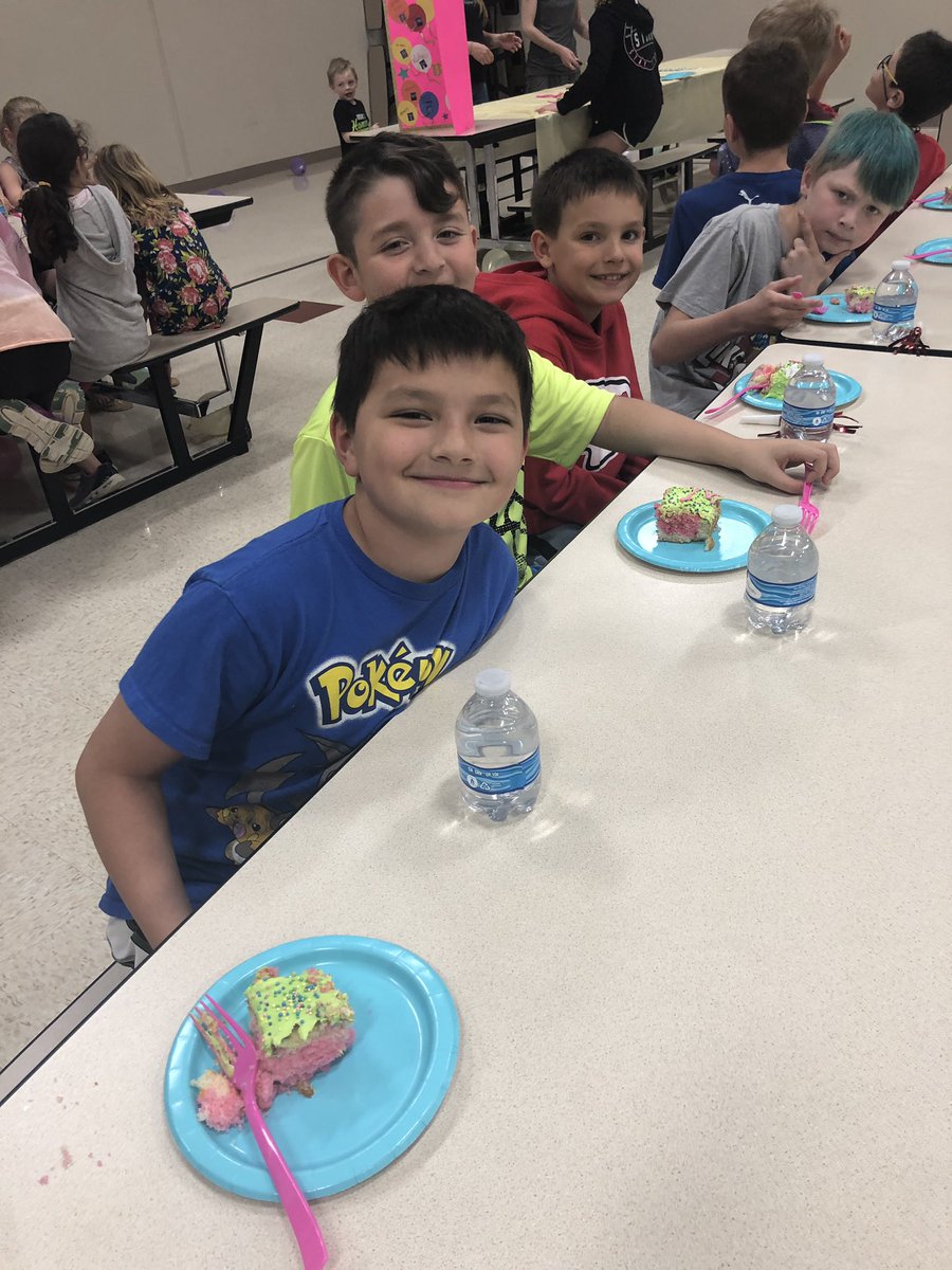 MsSweeniesClass's tweet photo. My students threw a surprise birthday party for me yesterday! They sure made me feel special! #LoveMySchoolDay https://t.co/IW4qqK2ASF