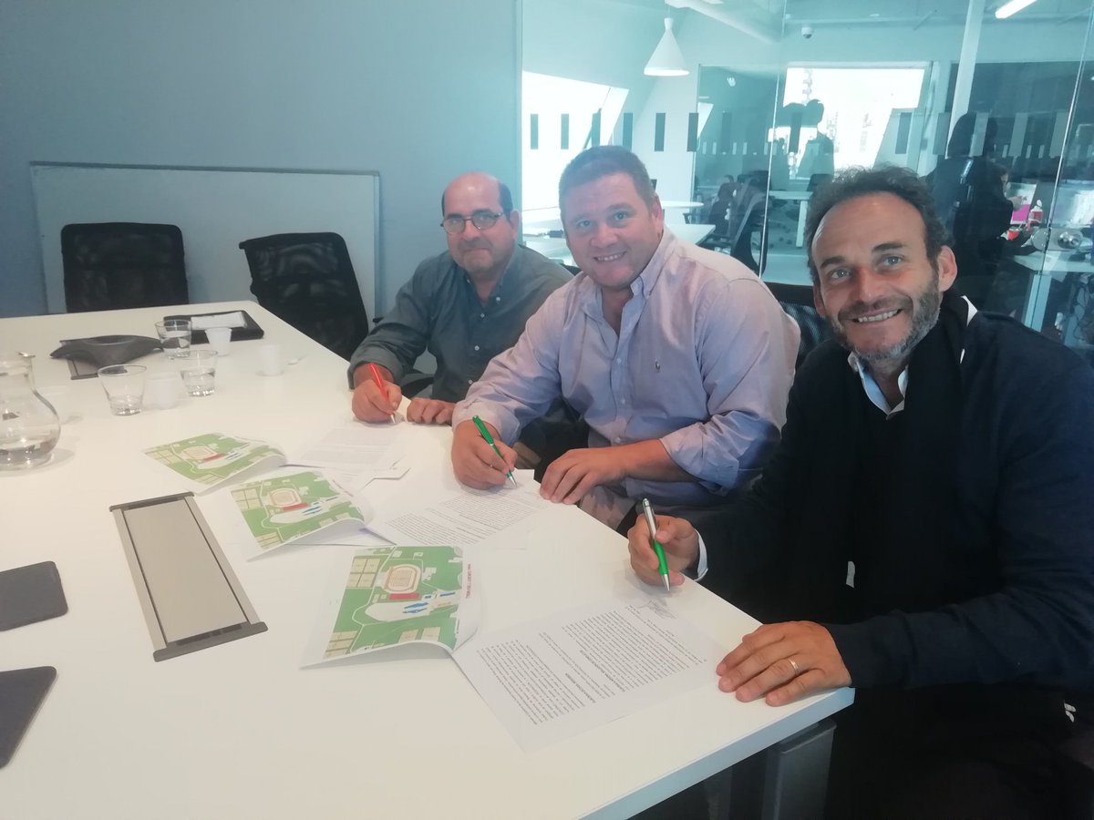 El Subsecretario de Deportes @loboluisgustavo firmó un importante convenio con <a href="/femebal/">Fe.Me.Bal.</a> para que los deportistas que practican handball puedan usar las canchas de arena del #ParqueSarmiento