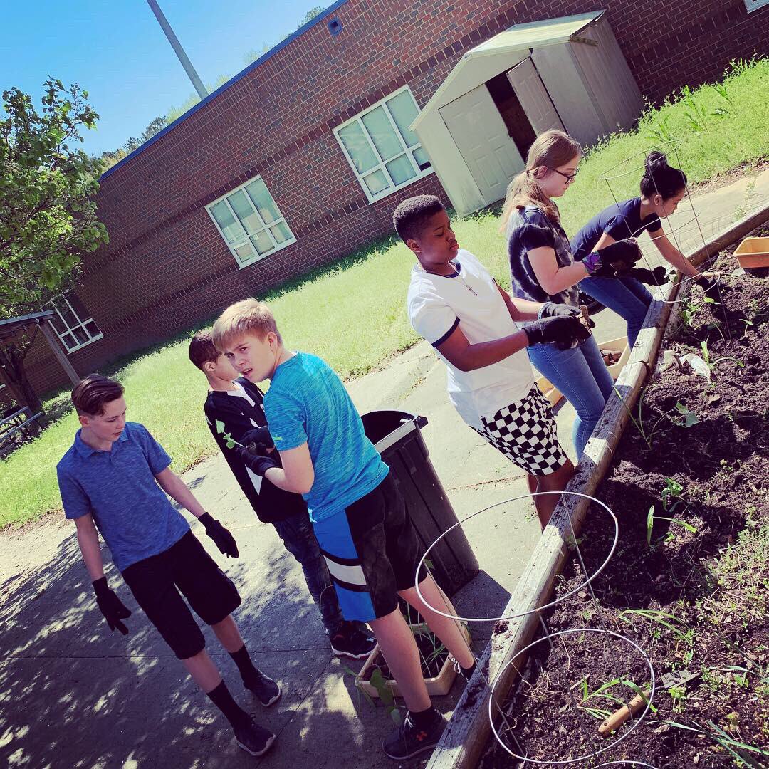 HugoOwensMS's tweet photo. Growing our minds and our green thumbs -  Ms. Ball’s future horticulturalists planting the seeds they germinated in class in the courtyard! #nextgenmustangs #challengetakers #changemakers https://t.co/jx1HqepXkz