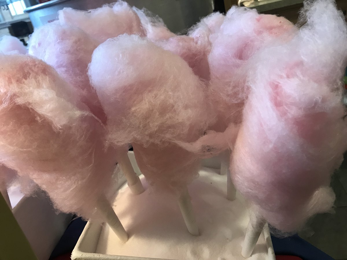 HospitalityUofG's tweet photo. Did someone say cotton candy?!
It's Carnival Day at Creelman! ๐ฟ๐ก๐
Stop by soon for some delicious carnival foods and treats at Mom's Kitchen and Nature's best! #CarnivalDay #Creelman #uofgfood https://t.co/f1c7BTNx5V