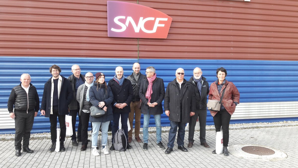 MirvillePhil's tweet photo. 11 avril : 8 producteurs de cinéma en visite à la Cité du Train à la recherche de décors ferroviaires a l'initiative de la Region Grand Est et du Pôle Cinéma de SNCF. Mulhouse un cadre idéal pour de prochains films avec le Patrimoine SNCF.@stephanechery @FlorenceBrachet https://t.co/Zk6noEtyld