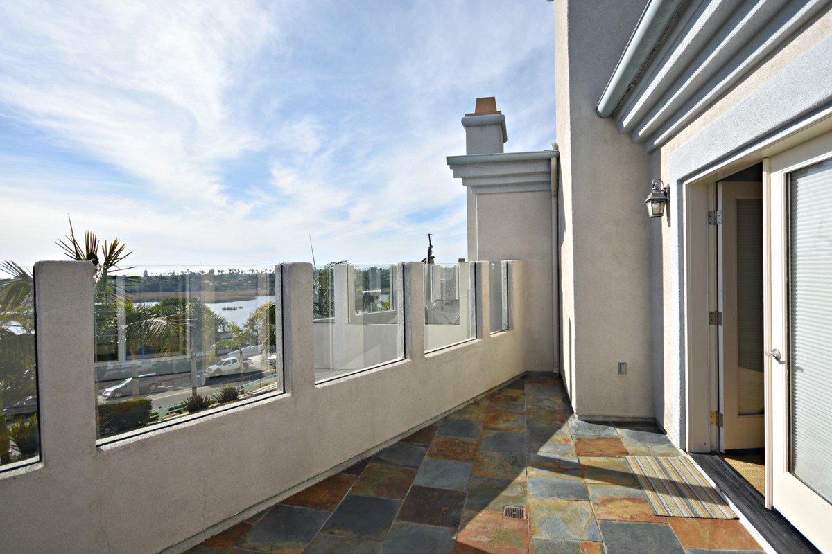 CPMTEAM's tweet image. 🌻 #Spring is here!!  Time for a change? 🏡 Check out our amazing #properties located all over #NorthCounty like this one on Las Flores in #Carlsbad !! 😍 #home #condo #apartments #ThursdayThoughts 🌞