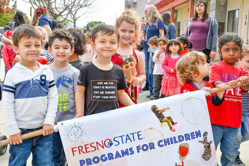 FresnoKremenEdu's tweet photo. #ThrowbackThursday to the Huggins Center children celebrating Week of the Young Child! The center made healthy snacks for Tasty Tuesday and decorated the garden for Artsy Garden Wednesday. 🌿

More 📸 https://t.co/PyWcapALcx
#WOYC19 #EarlyChildhoodEducation https://t.co/chcI2TaHqL
