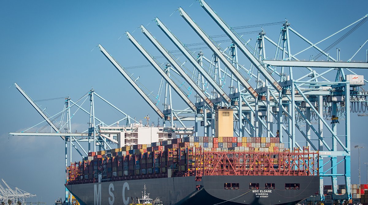 seldat_inc's tweet image. &quot;The bustling activity at America’s seaports added $5.4 trillion to the economy in 2018 by way of revenue to businesses, personal income and economic output by exporters and importers&quot;
zurl.co/dG3N 
#Seldat #supplychain #3PL #ports #drayage #transportation