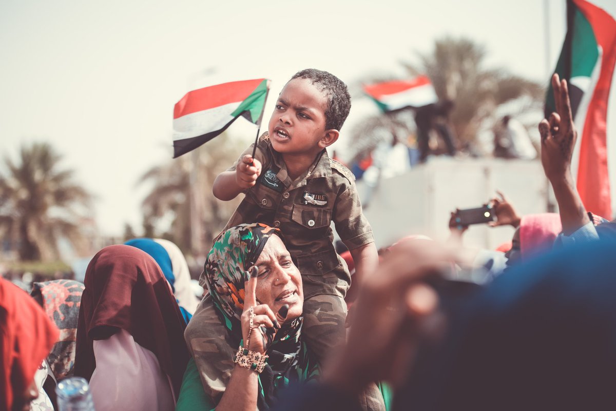 hemoudy's tweet photo. الظُلم عُمرو إتحدد عشان كدا حنكون ثُوّار أحرار وحنكمّل المُشوار،  و عشان عيون أطفالنا ما تضوق الهزيمة.
١١-أبريل-القيادة العامة
#اعتصام_القيادة_العامة 
#لم_تسقط_بعد 
#الشارع_بس https://t.co/Kx63OQeDd2