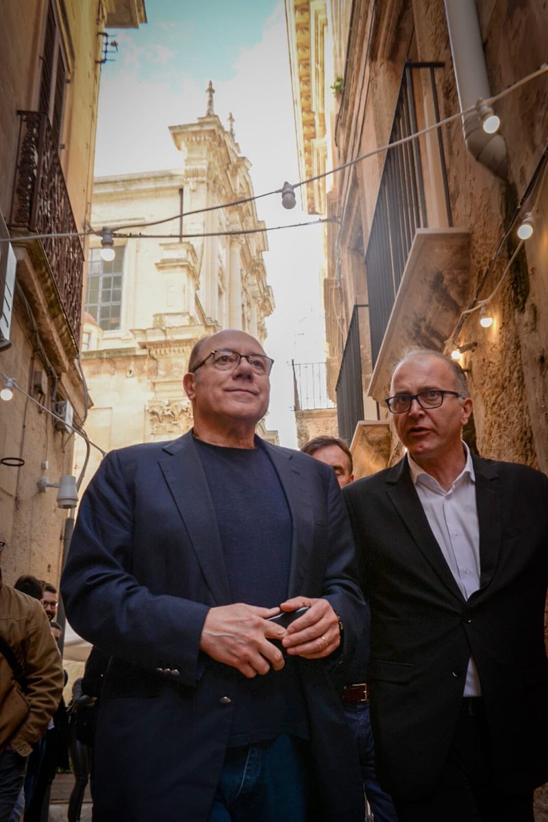 fcelecce's tweet photo. Accade a #Lecce - Carlo Verdone e il Direttore Alberto La Monica #festivaldelcinemaeuropeo #fceLecce #apuliafilmcommission https://t.co/VODsh2Q7QY