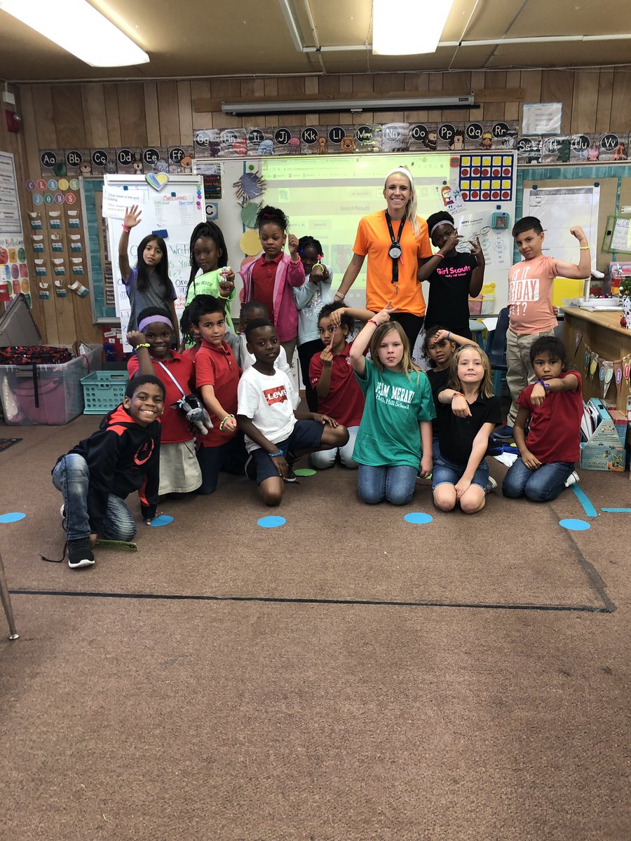 MsTBerry7's tweet image. Neon day means a whole bunch of highlighters walking around campus!  @HHSK8Knights 🧡 #SELebrationWeek  #VCSALLIN  #VCS123