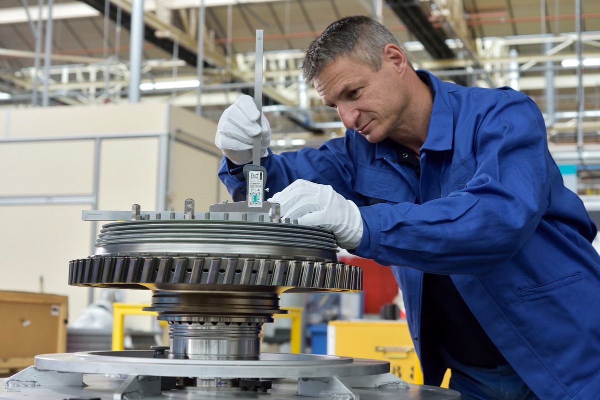 Safran Aircraft Engines Jeudiphoto Zoom Sur Notre Site De Chatellerault Dans La Vienne Pres De 8 0 0 Salaries Apportent Leur Expertise Dans La Maintenance Et Dans La Reparation Des