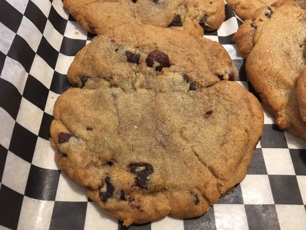 AngiesWaterloo1's tweet photo. Homemade chocolate chip cookies 🍪 #cookies #bakerywaterloo @UpTownWaterloo #wedeliver #KWawesome #cookiemonster https://t.co/fm9GeOb615