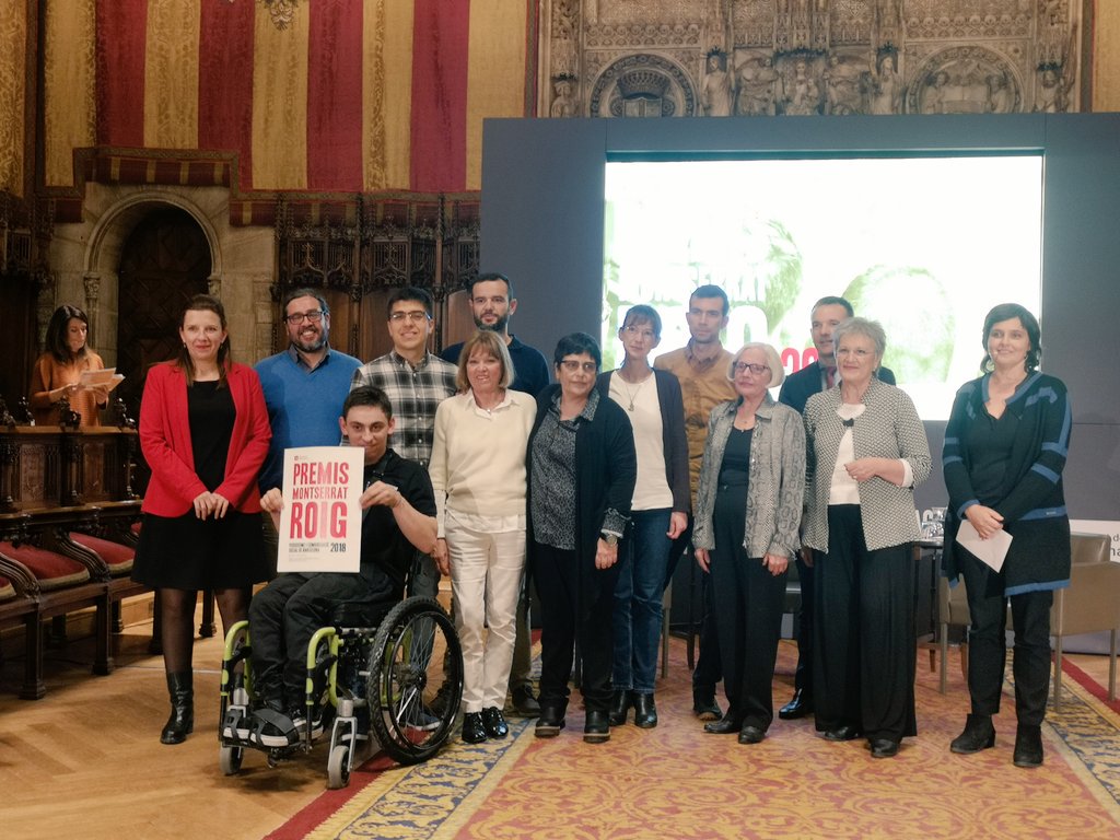 beteve's tweet photo. 🏆. @GabrielaGrifol, @sergivicente i tot l'equip del projecte 'des-iguals' de betevé recullen el premi Montserrat Roig al periodisme i la comunicació social de Barcelona 2018. 

 🔴Segueix els #PremisMontserratRoig en directe al nostre web:    https://t.co/WryB13HQta https://t.co/CZ7DTRxCFZ