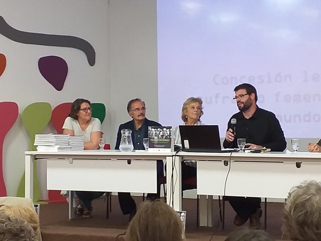 fundacionzm's tweet photo. Se presentó el día 10 de abril la muestra " Transgresoras. Mujeres de ambos lados del océano", en la Institución de Derechos Humanos.

La muestra propone un recorrido por la trayectoria de 16 notables mujeres, ocho españolas y ocho uruguayas. https://t.co/abhLAT4lP4