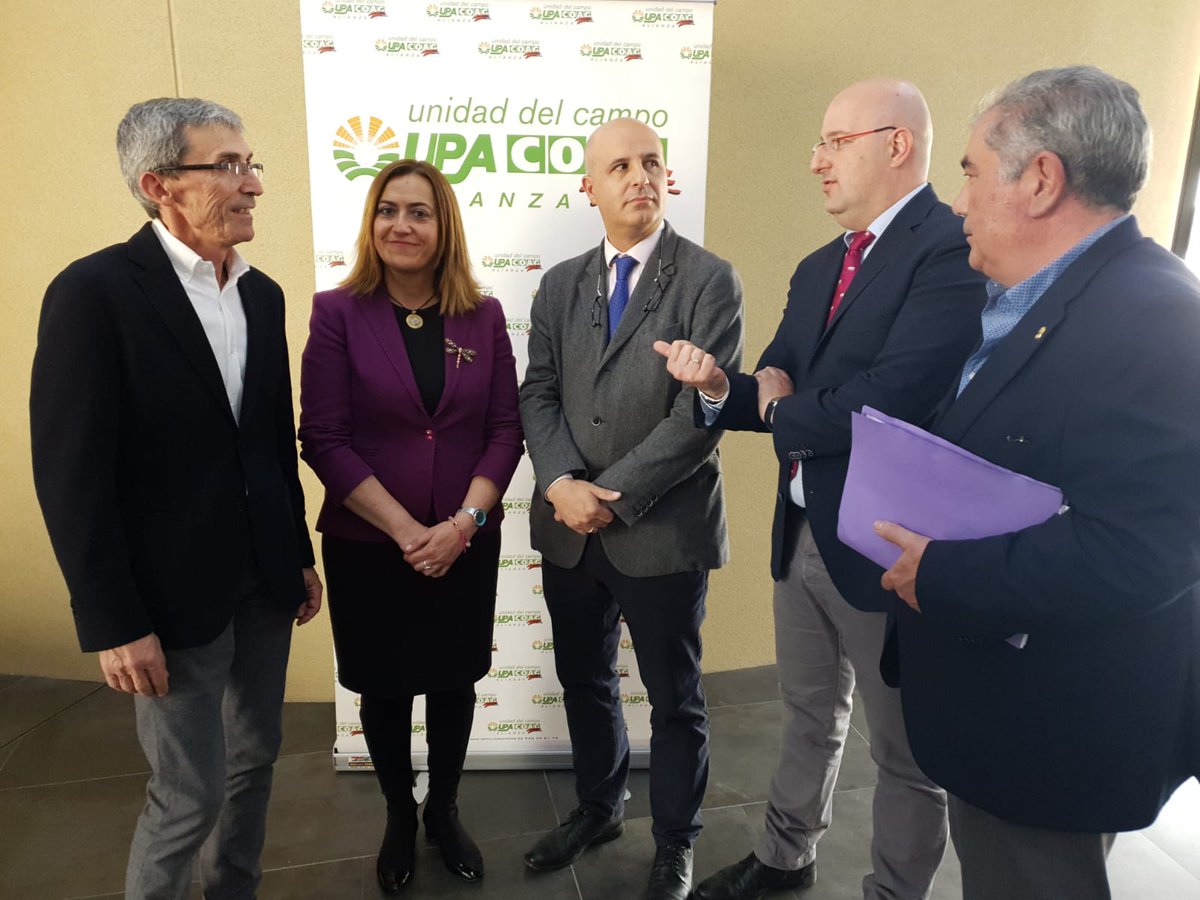 DelegGobCYL's tweet photo. ➡️ @VirBarcones ha asistido a la jornada “La nueva ordenación del sector porcino: Cómo afecta a tu granja” organizada por la @ALIANZAUPACOAG en #Segovia. @jcyl #ANPROGAPOR https://t.co/NImYCZyzmc