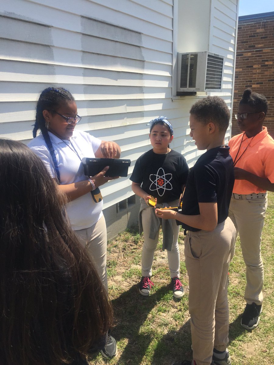 Cashwell students completed their first Geocache!  Along the way they gathered clues to learn about archaeological discoveries made in China. #ccsgifted #learningshouldbefun #globalstudies #ECESstudentsgointotheblue @sabrinasteig <a href="/cashwellcubs/">Cashwell Elementary</a> <a href="/SmallsAritia/">aritia smalls</a>