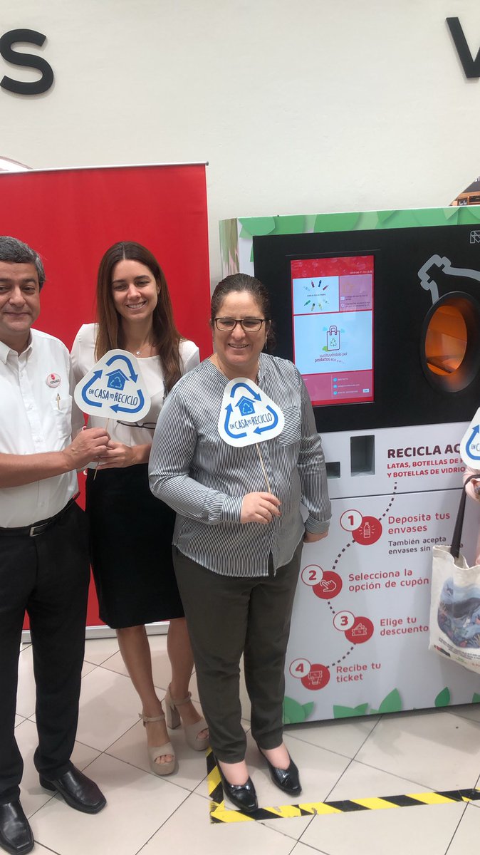 WongPeru's tweet photo. En Alianza con @CocaColaPe y el apoyo del @MinamPeru, les presentamos la Ecobox, una máquina de reciclaje que le da una segunda vida a las botellas de plástico, vidrio y latas. ♻️ https://t.co/wPXphcqhdb