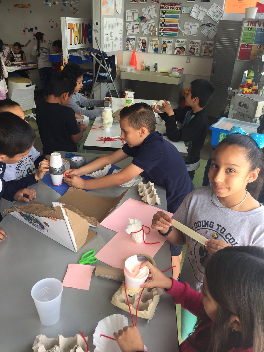 APanedaDLC's tweet photo. Preparing for the egg drop #HumptyDumptyChallenge #GoPumas @northranchito #MrPerezRocks #ElRanchoUSD https://t.co/otOotLClZy