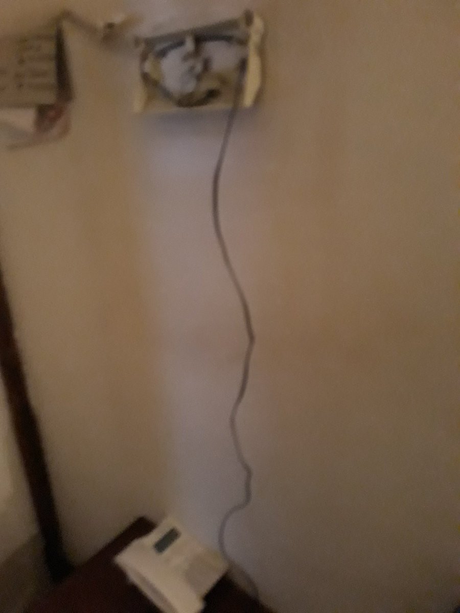Hola <a href="/Telefonica/">Telefónica</a>, suerte teneis que no estaba en casa de mi madre. Una señora de 80 años. Vuestros tèccnicos de reparaciones son unos chapuzas. Pero tranquilos, que arrieros somos. No teneis verguenza ni respeto. Instalación profesional a tope!!!