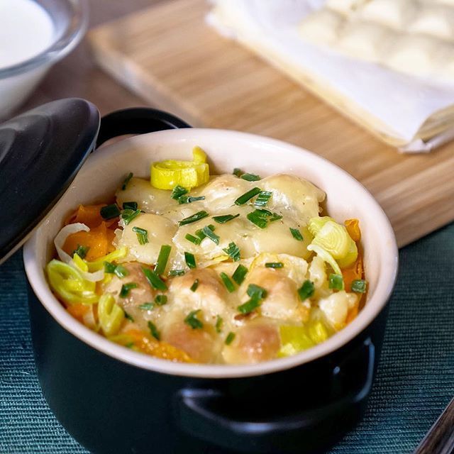 Papa En Cuisine (@papaencuisine) on Twitter photo Un gratin de ravioles aux légumes et à la crème 🤗 Une recette en vidéo à découvrir sur ma chaîne YouTube Papa en Cuisine. Deuxième volet de ma collaboration avec @elleetvire #papaencuisine #cuisinezvraicuisinezbon #cocotte #ravioles #gratin bit.ly/2GgFZBR Un gratin de ravioles aux légumes et à la crème 🤗 Une recette en vidéo à découvrir sur ma chaîne YouTube Papa en Cuisine. Deuxième volet de ma collaboration avec @elleetvire #papaencuisine #cuisinezvraicuisinezbon #cocotte #ravioles #gratin bit.ly/2GgFZBR