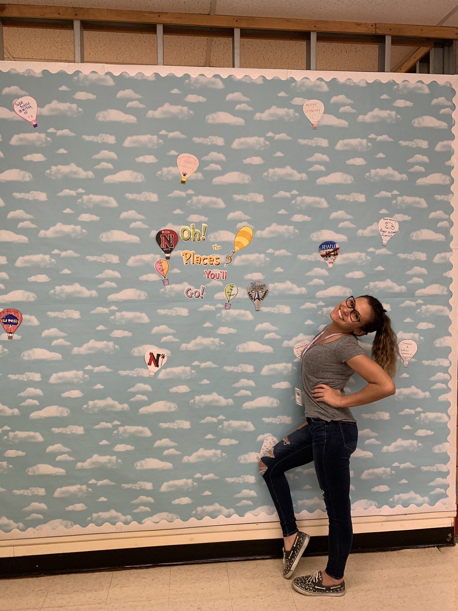 ahsclass19's tweet image. Make sure to decorate your balloon and hang it up on the balcony!! Extra balloons are available on the balcony and in room 246B!